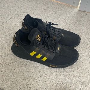Adidas NMD R1 V2 'BLACK SOLAR GOLD' Work out Sport Shoes Size 11 new Cle…
